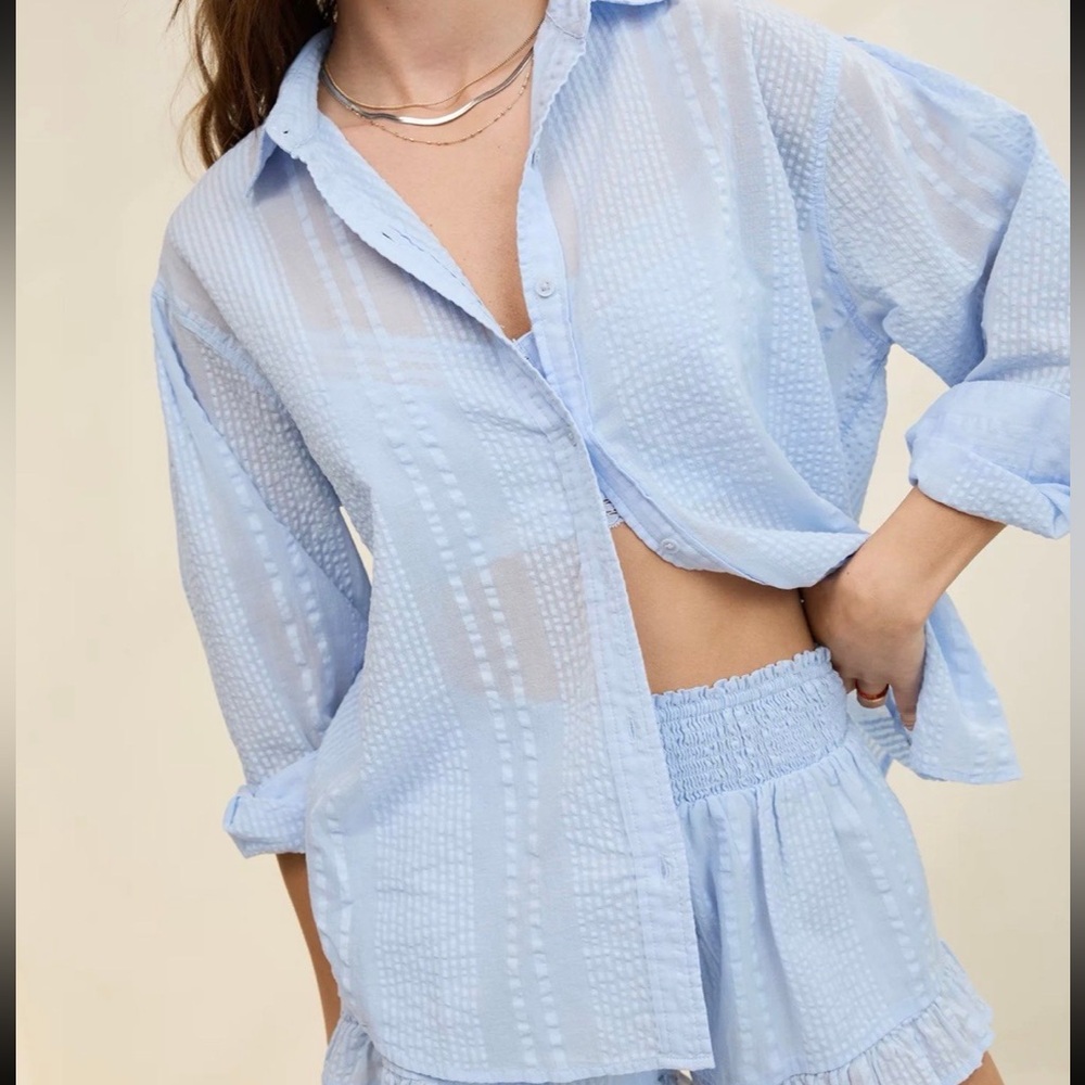 Aerie women’s button up coverup shirt size xs oversized  light blue